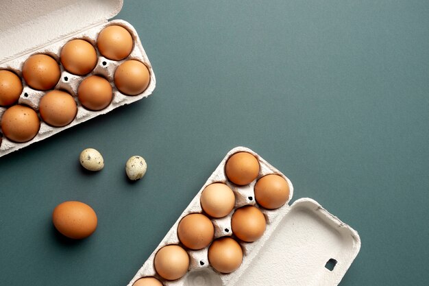 Widok z góry na układanie kartonów na jajka