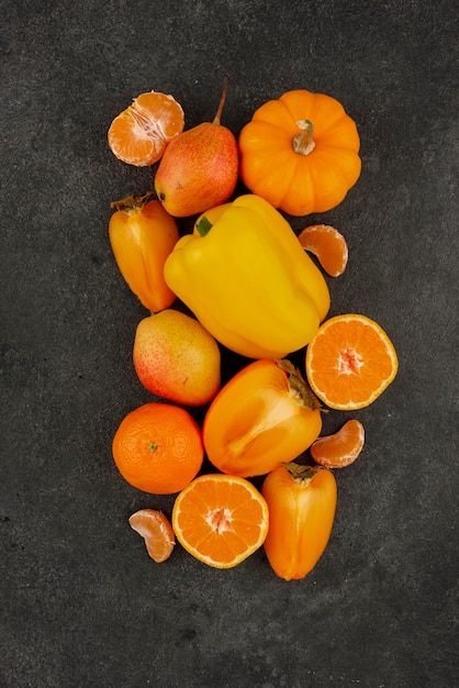 Bezpłatne zdjęcie widok z góry pomarańczowe owoce i warzywa