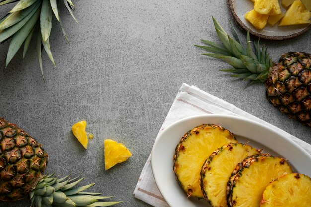 Widok z góry pyszny ananas martwa natura