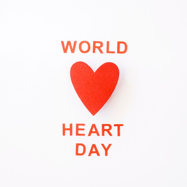 Bezpłatne zdjęcie widok z góry serca papieru na światowy dzień serca