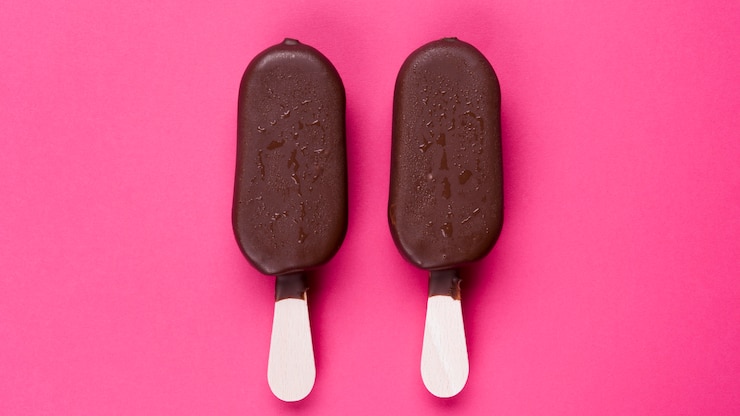 Bezpłatny plik Zdjęcie widok z góry smaczne lody na stole