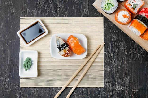 Widok z góry tradycyjne japońskie sushi