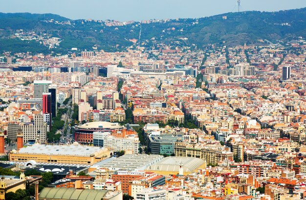 Widok z lotu ptaka na dzielnicę Sants-Montjuic. Barcelona
