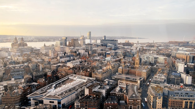 Widok z lotu ptaka na Liverpool z punktu widokowego Wielka Brytania Stare i nowoczesne budynki