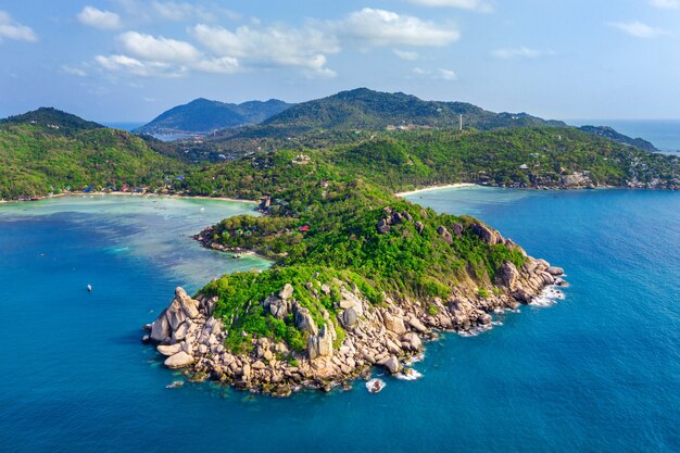 Widok z lotu ptaka na piękną wyspę Koh Tao w Surat Thani, Tajlandia