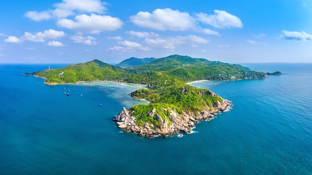 Bezpłatne zdjęcie widok z lotu ptaka na piękną wyspę koh tao w surat thani, tajlandia