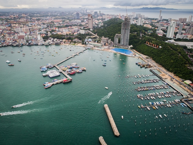 Widok z lotu ptaka na plażę Pattaya. Tajlandia.