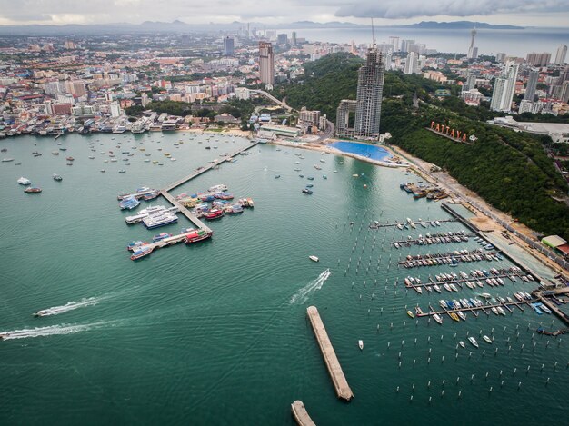 Widok z lotu ptaka na plażę Pattaya. Tajlandia.