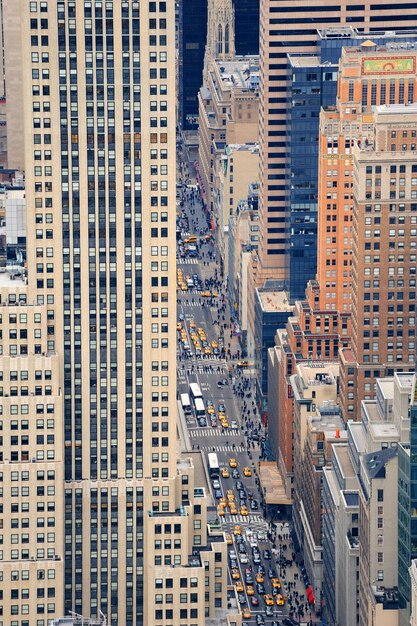 Widok z lotu ptaka na ulicę Nowego Jorku na Manhattanie