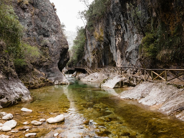 Widok z lotu ptaka na wodospad