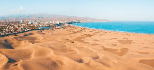 Widok z lotu ptaka na wydmy Maspalomas na wyspie Gran Canaria