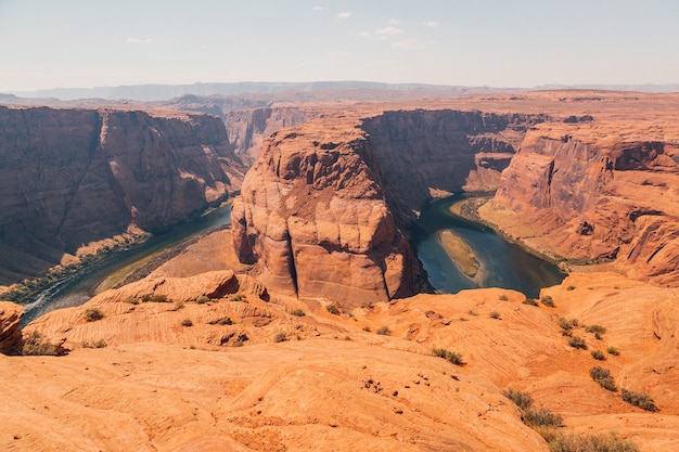 Widok z lotu ptaka na zabytkowy zakręt Horseshoe Bend w Arizonie, USA