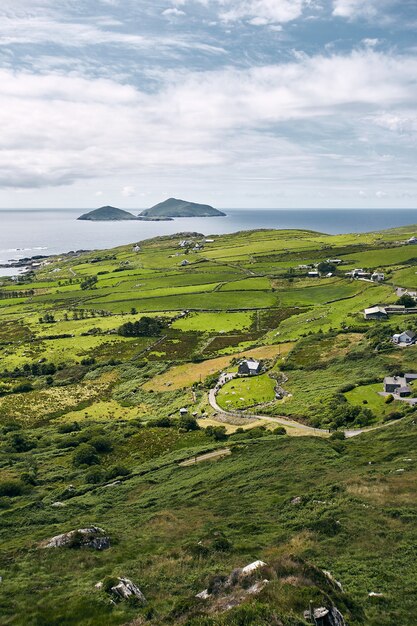 Widok z lotu ptaka na zstępującą krainę Ring of Kerry Farraniaragh