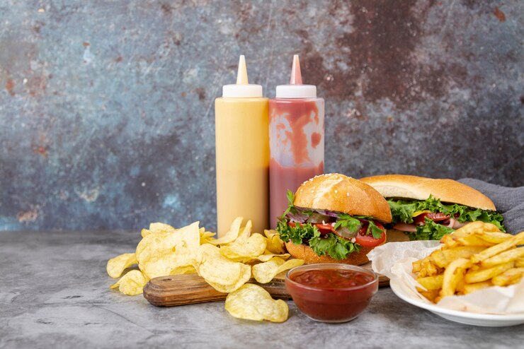 Bezpłatny plik Zdjęcie widok z przodu fast food na stole