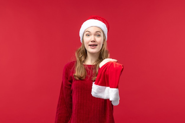 Widok z przodu młoda kobieta z podekscytowanym wyrazem twarzy, świąteczna emocja świąteczna