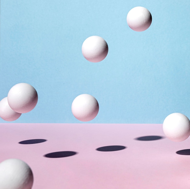 Widok z przodu podskakujących piłek do ping-ponga