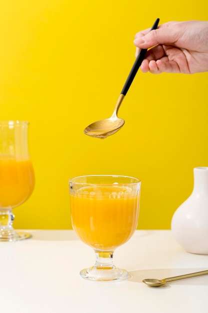 Widok z przodu pożywny pomarańczowy asortyment smoothie
