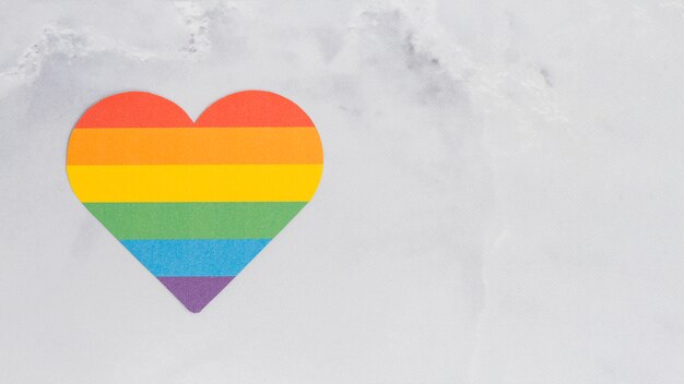 Wielobarwne serce w kolorze LGBT