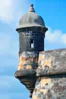 Bezpłatne zdjęcie wieża obserwacyjna w zamku el morro w starym san juan w portoryko.