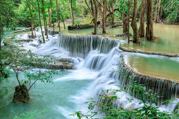 Wodospad Huai Mae Khamin poziom 6 Park Narodowy Khuean Srinagarindra Kanchanaburi Tajlandia