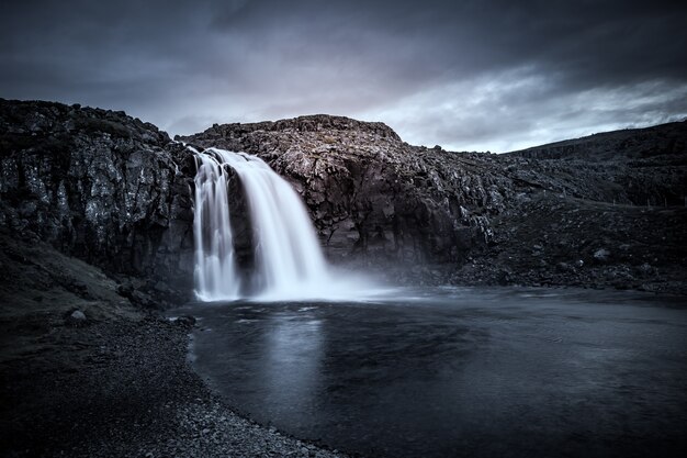Wodospad na zachodnich fiordach