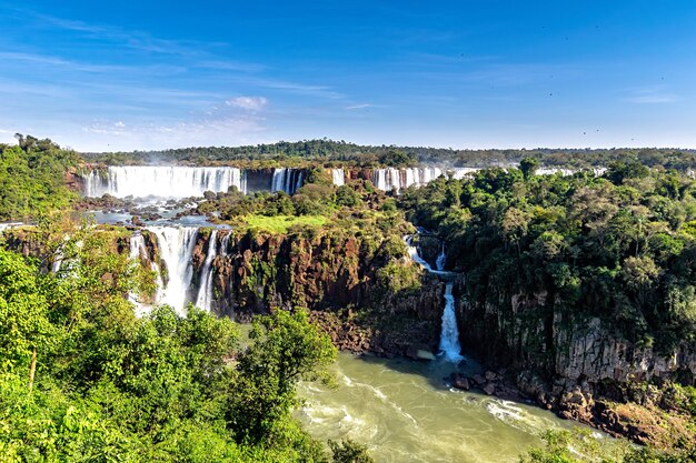 Wodospad w Parku Narodowym Iguazu Cataratas w Argentynie