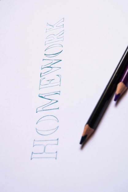 Word Homework napisane na papierze