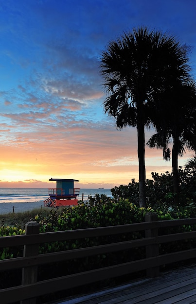 Bezpłatne zdjęcie wschód słońca w miami south beach