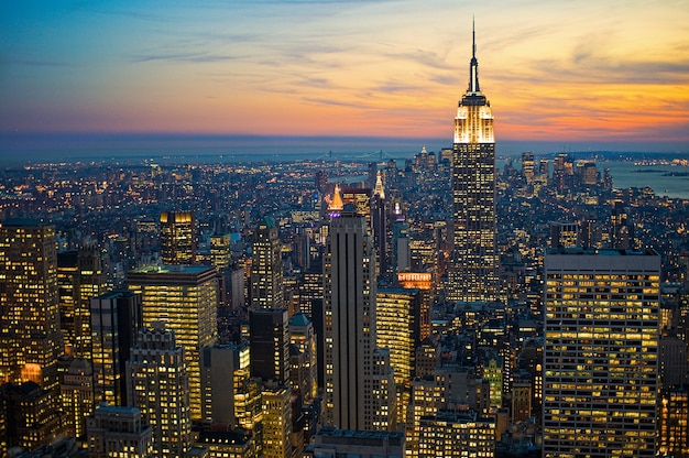 Wysoki kąt strzału budynków miejskich w Nowym Jorku na Manhattanie