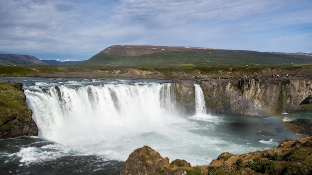 Bezpłatne zdjęcie wysoki kąt strzału laguny godafoss fossholl w islandii