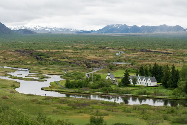 Wysoki kąt strzału zielonego krajobrazu w Thingvellir, Islandia Þingvellir Thingvellir Islandia