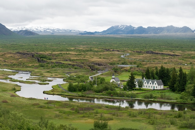 Wysoki kąt strzału zielonego krajobrazu w Thingvellir, Islandia Þingvellir Thingvellir Islandia