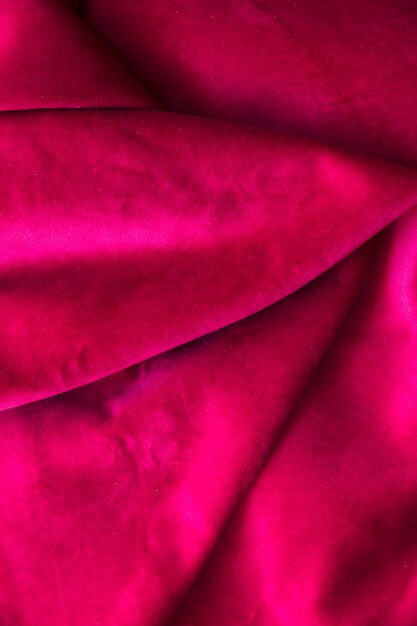 Wysokiego kąta widok fałdowa różowa luksusowa tkanina