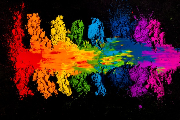 Wysokiego kąta widok kolorowy smudged indyjski holi kolor