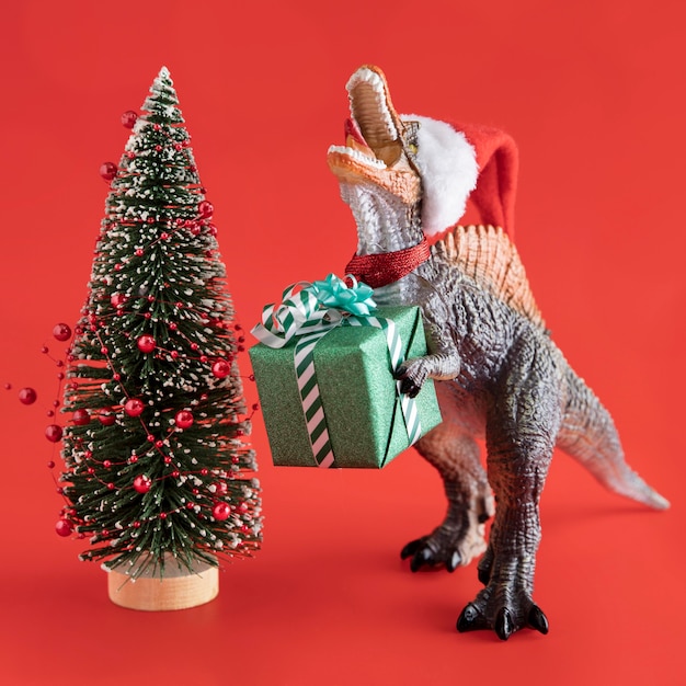 Zabawka Dinozaura Z Prezentem I Drzewem Premium Zdjęcia