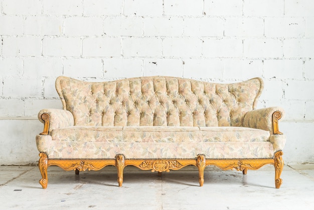 Bezpłatne zdjęcie zabytkowe drewniane sofa