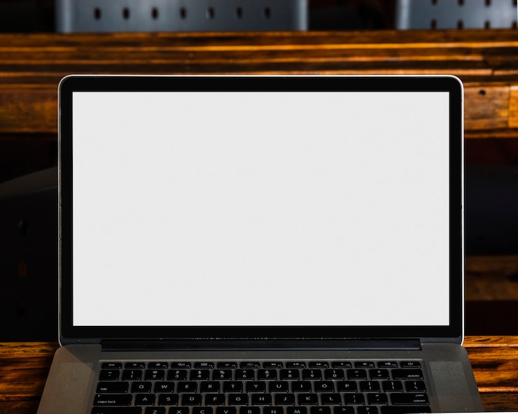 Bezpłatny plik Zdjęcie zakończenie nowożytny laptop z białym pustym ekranem