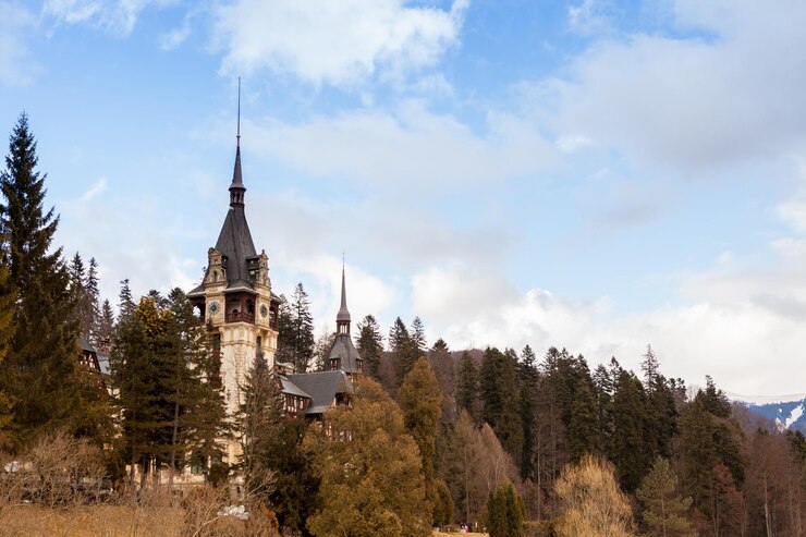 Bezpłatny plik Zdjęcie zamek peles z sinaia, rumunia. średniowieczny zamek