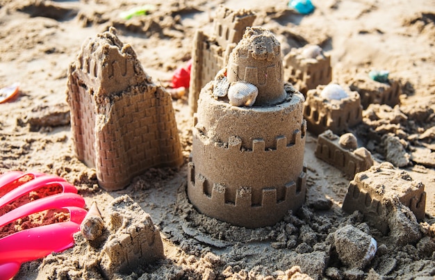 Bezpłatne zdjęcie zamek z piasku na plaży