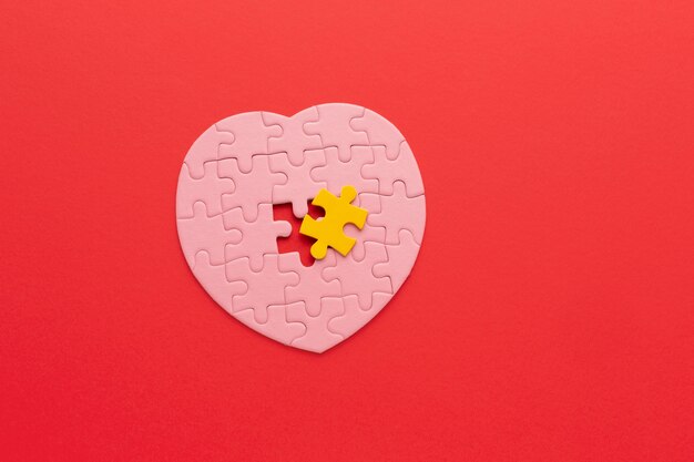 Zamknij się na tle puzzli
