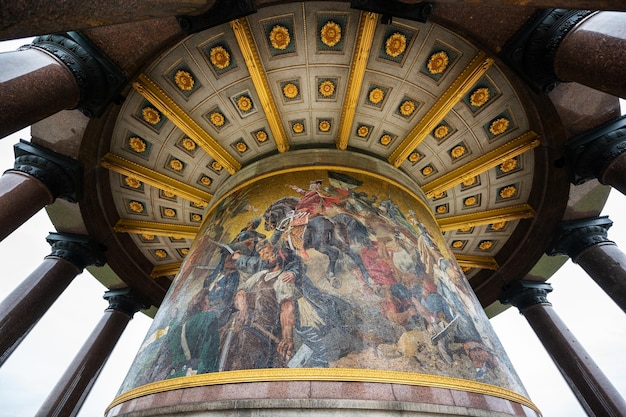 Bezpłatne zdjęcie zamknij widok kolumny zwycięstwa w berlinie niemcy