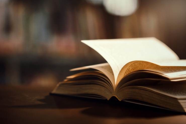 Bezpłatny plik Zdjęcie zarezerwuj w bibliotece z otwartym podręcznikiem