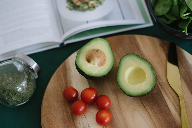 Zbliżenie avocado i pomidory