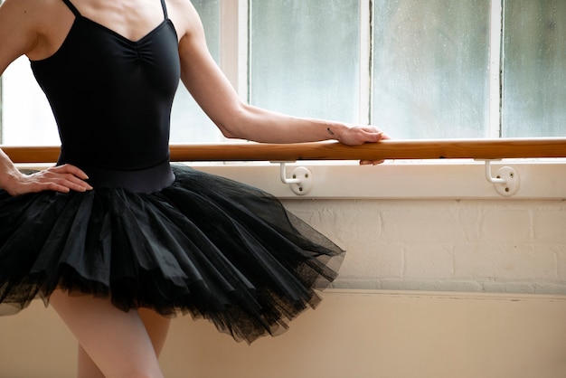 Bezpłatne zdjęcie zbliżenie baleriny w sukience