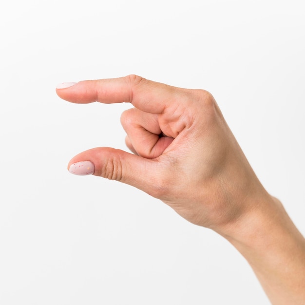 Zbliżenie dłoni gestykulacji języka migowego