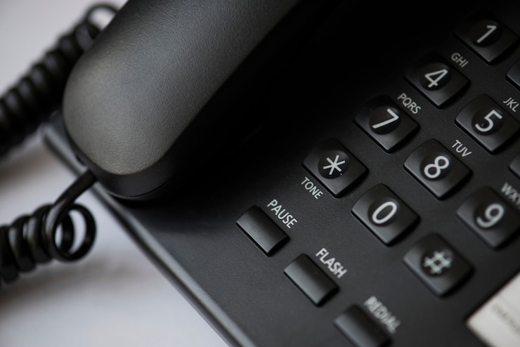 Bezpłatny plik Zdjęcie zbliżenie kablowego telefonu biurowego