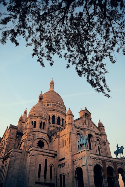 Bezpłatne zdjęcie zbliżenie katedry sacre coeur w paryżu, francja.