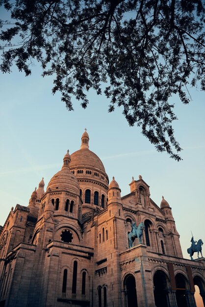 Zbliżenie katedry Sacre Coeur w Paryżu, Francja.