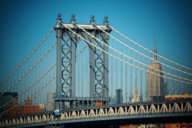 Zbliżenie mostu Manhattan w Nowym Jorku