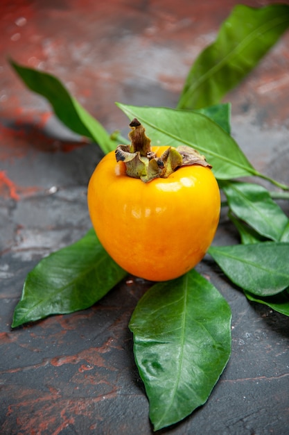 Zbliżenie na piękne owoce diospyros kaki